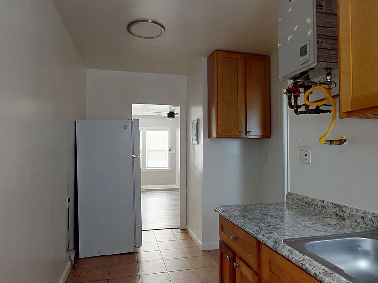 6405 Bancroft Ave — Photo 11