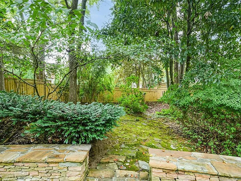1640 Lazy River Ln — Photo 96