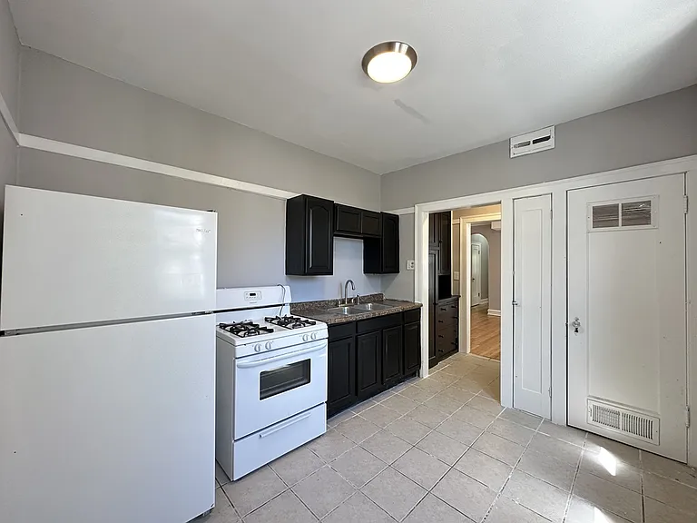 7932 S Kingston Ave #M09R — Photo 2