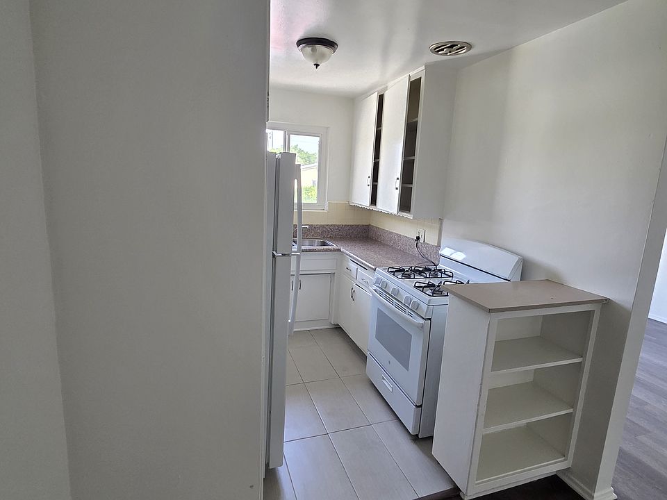 1st image of 103 S Gramercy Pl #8
