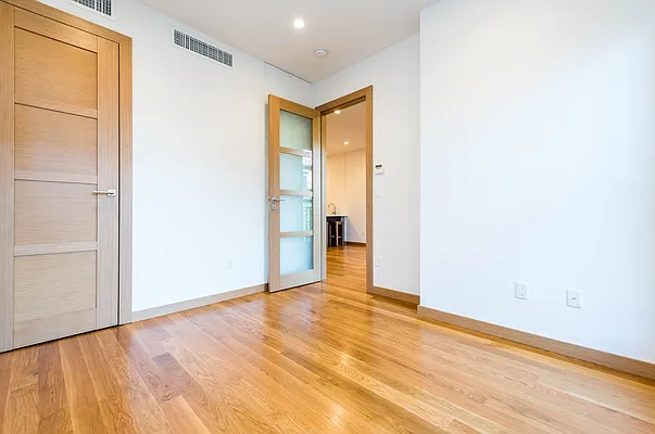 Rented by Nooklyn NYC LLC | media 77