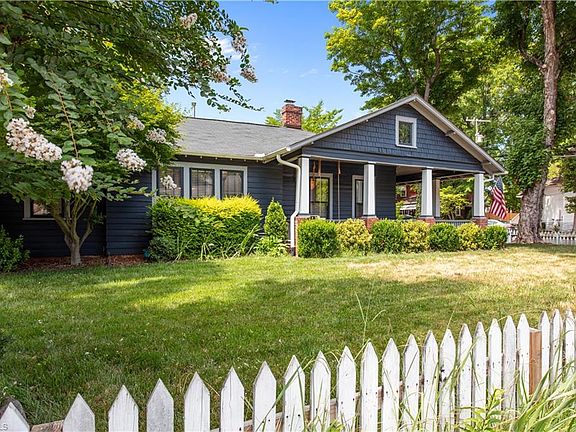 5th image of 511 Charter Pl