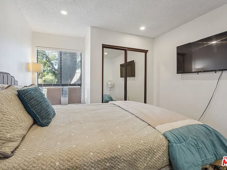 22100 Burbank Blvd #260G — Photo 16
