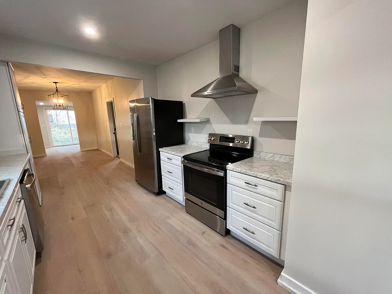 4 bed, 2.5 bath, 2256 sqft, $2,100 — Photo 3