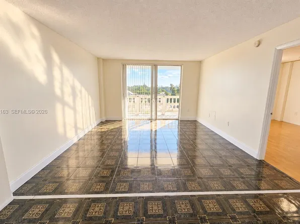 15600 NW 7th Ave APT 704, Miami, FL 33169