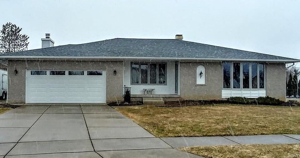 1st image of 7 Kelly Ann Dr