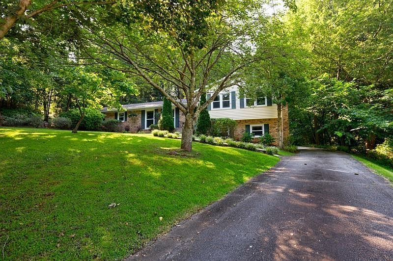 1st image of 1096 Canterbury Dr SW