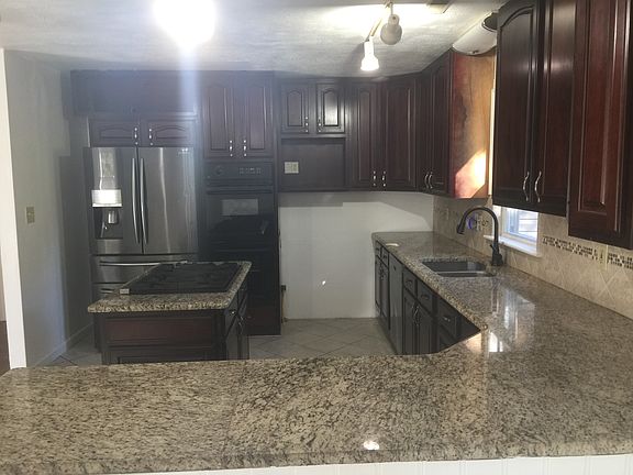 2nd image of 136 Old Goose Creek Rd #101
