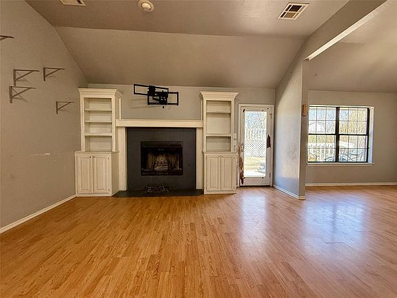 4th image of 900 Harrison St