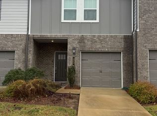 422 Palmetto Dr, Columbia, TN 38401