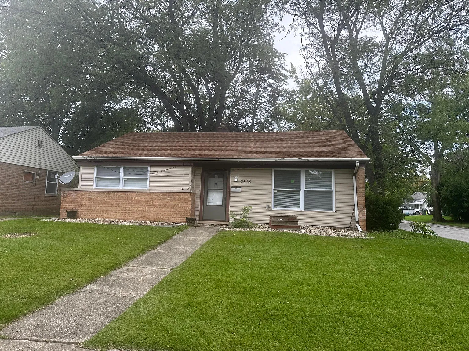 3 bed, 936 sqft, $2,100 — Photo 1