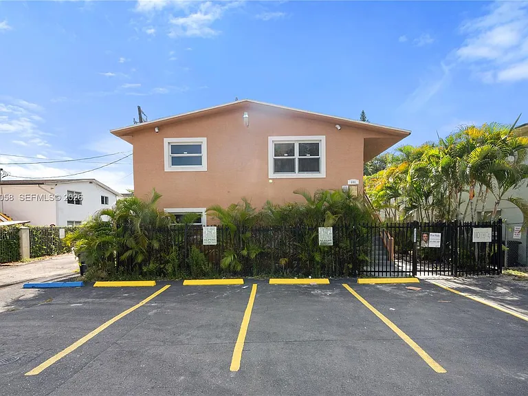 608 SW 16th Ave #A — Photo 8
