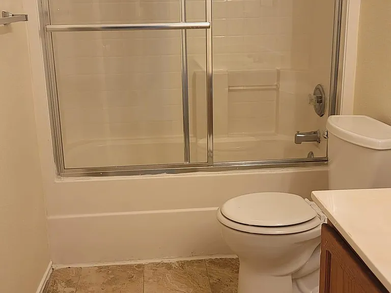 933 Medina Dr — Photo 15