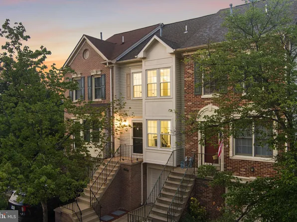 7803 Gum Springs Village Dr, Alexandria, VA 22306
