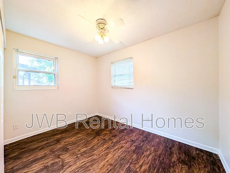 4503 Melvin Cir W — Photo 6
