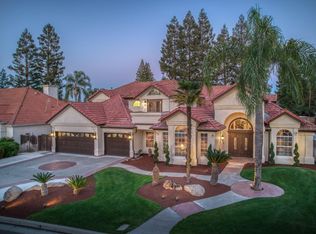 251 W Ridgepoint Dr, Fresno, CA 93711