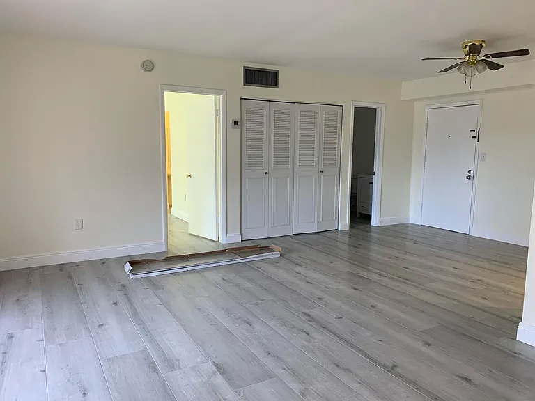 8335 SW 72nd Ave #307D — Photo 2