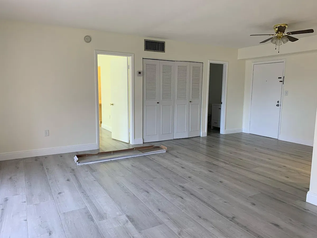 Building Photo - 8335 SW 72nd Ave #307D