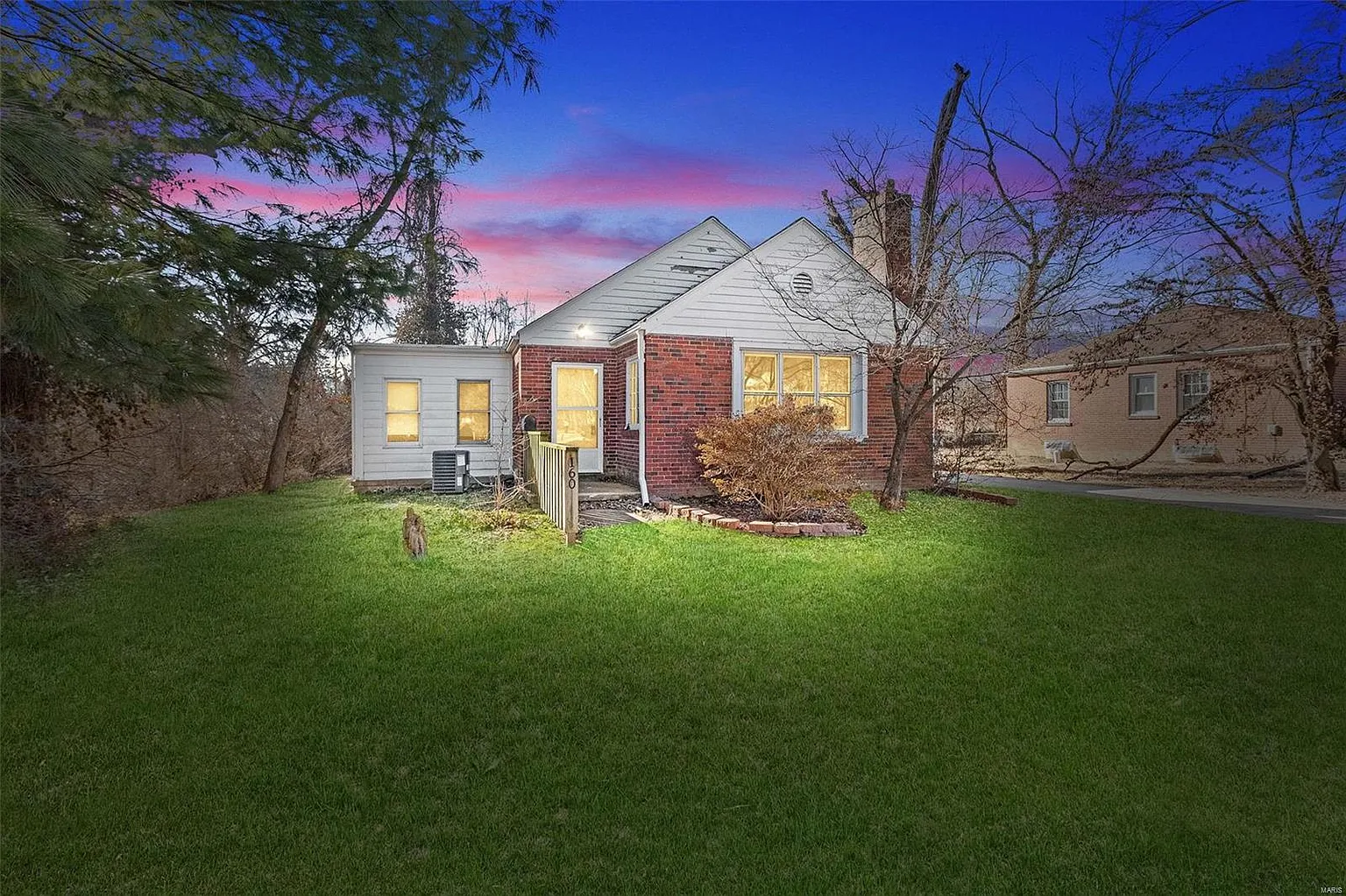 160 Thoroughman Ave photo 1