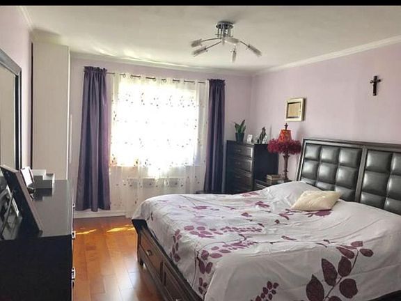 3rd image of 2525 Pearsall Ave