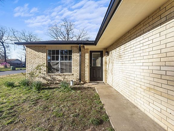 2nd image of 1321 Forest Dr #1323