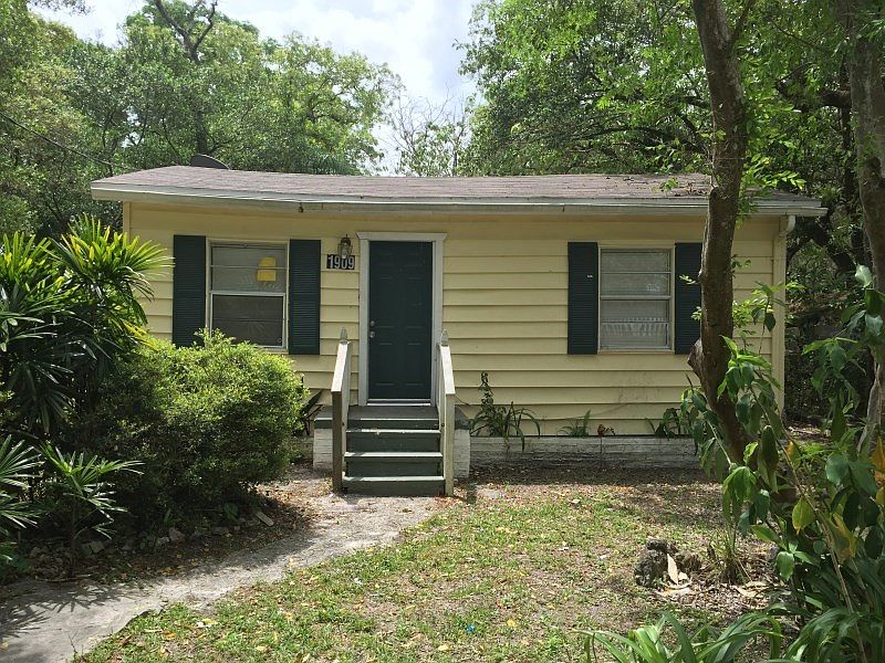 1st image of 1909 E Poinsettia Ave
