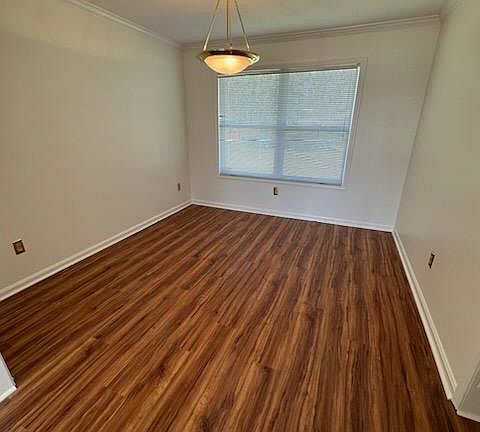 3rd image of 10817 Silvermoon Ct