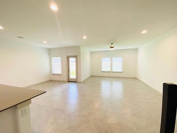 4th image of 19507 Krus Hill Ln