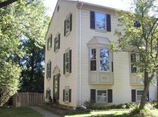 2751 Knollside Ln, Vienna, VA 22180