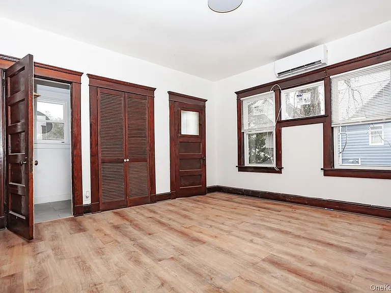 1009 Hudson Ave #1S — Photo 11