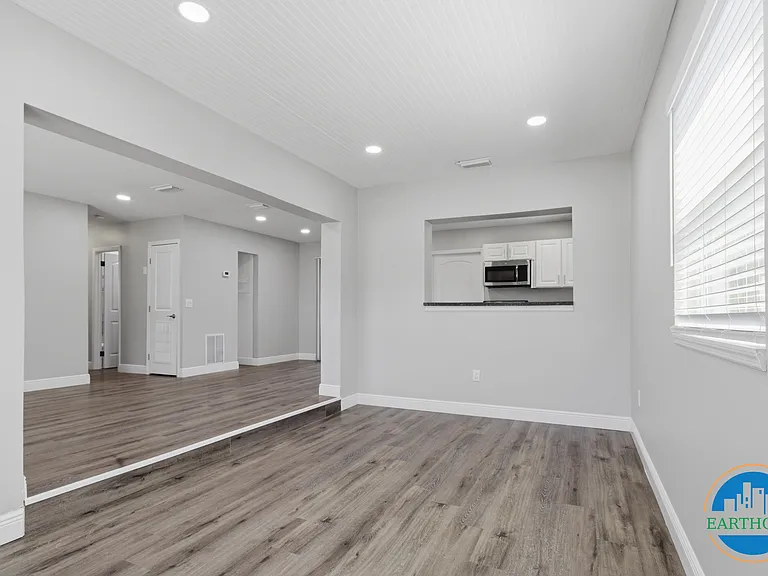 8609 Chinaberry Dr — Photo 13