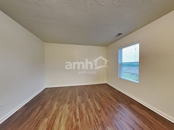 4th image of 2874 Meadow Glen Cir