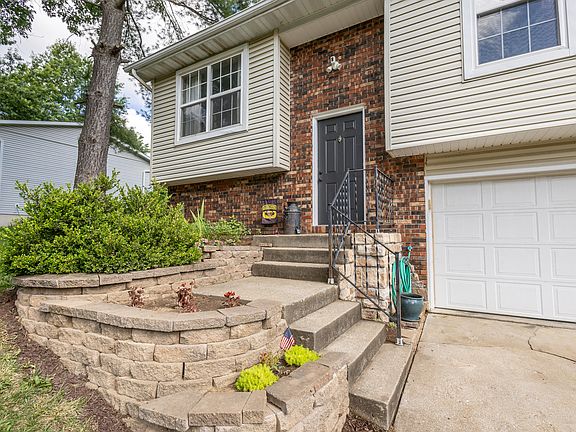 3rd image of 1751 W Gateview Ct