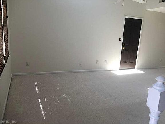 5th image of 204 Heritage Oak Dr