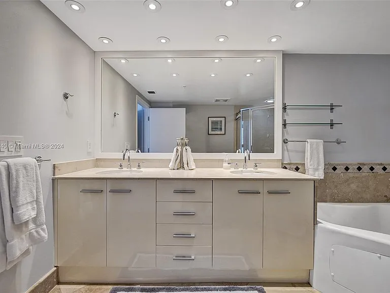16699 Collins Ave #4106 — Photo 38