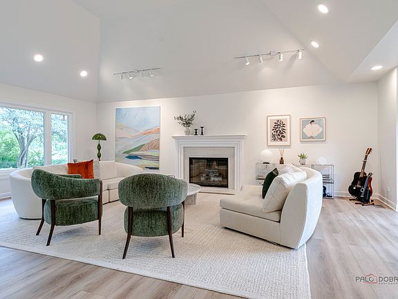 4th image of 310 Rivershire Ct