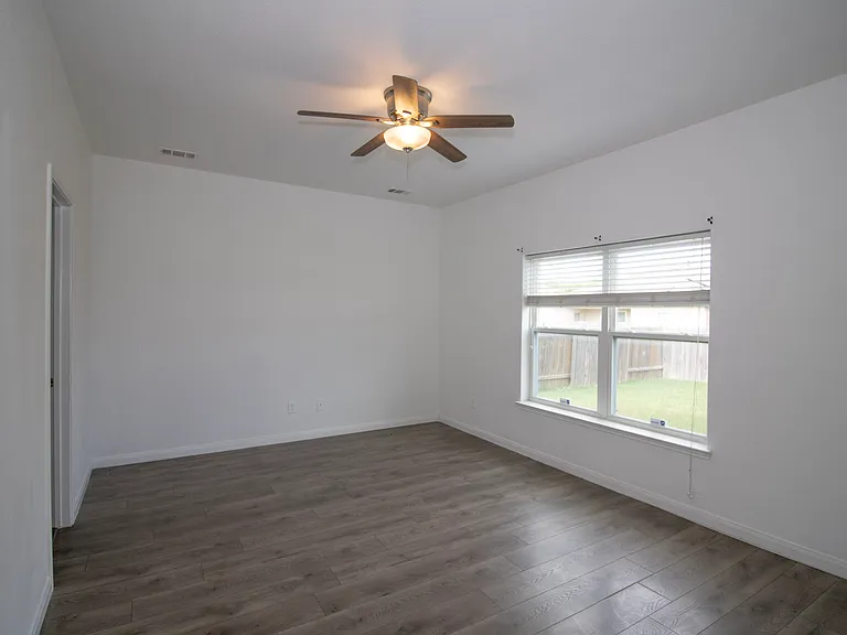 223 Magnolia Dr — Photo 10