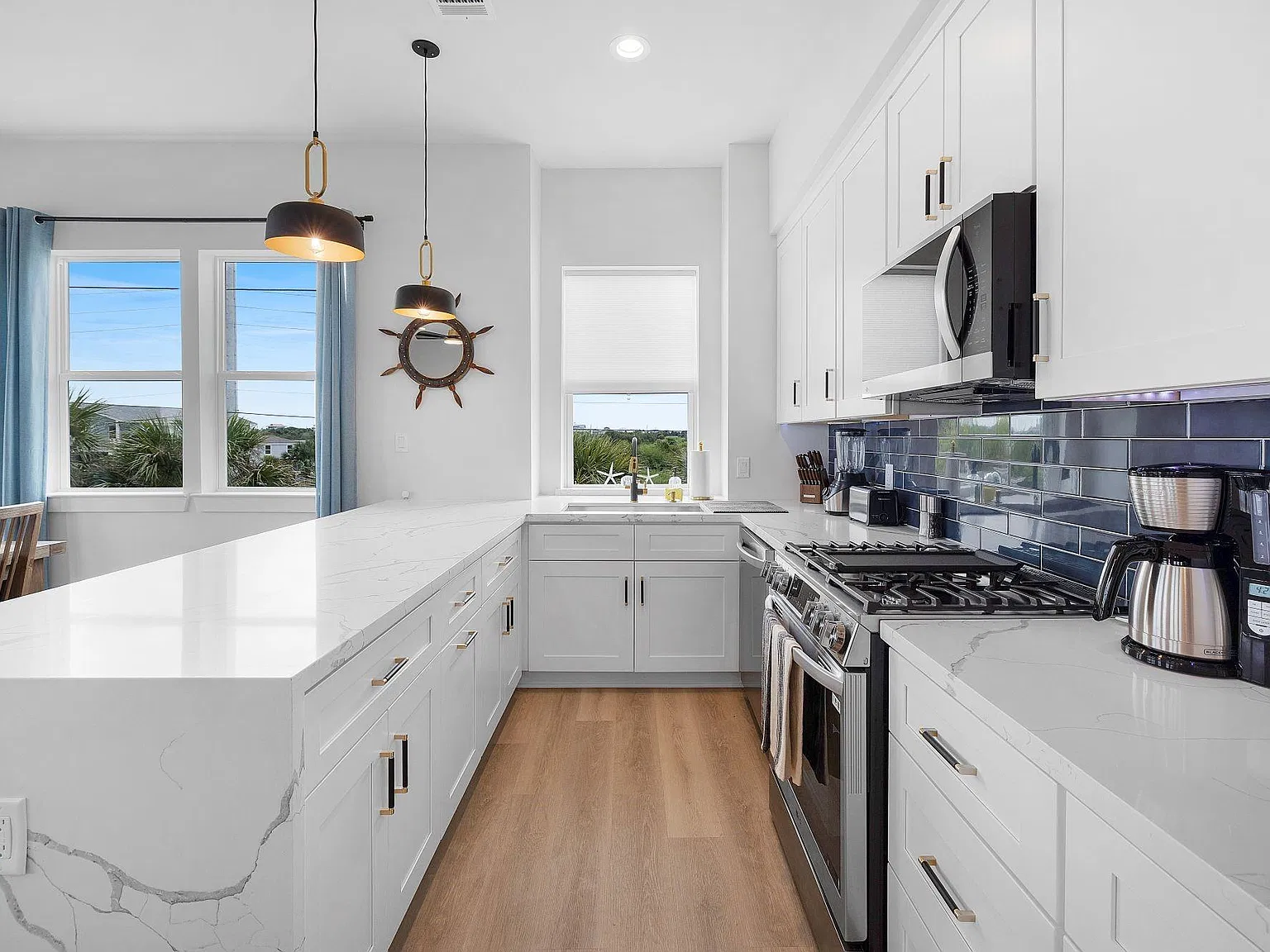 4 bed, 4.5 bath, 2049 sqft, $4,900 — Photo 3