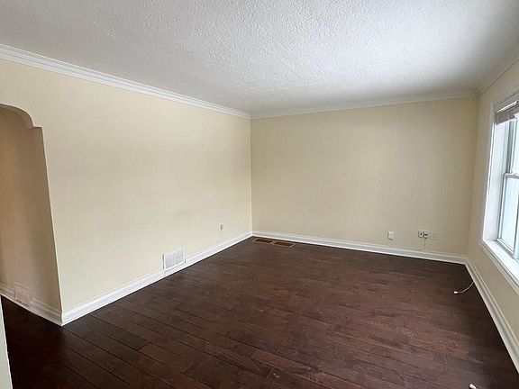 3rd image of 233 Beta St