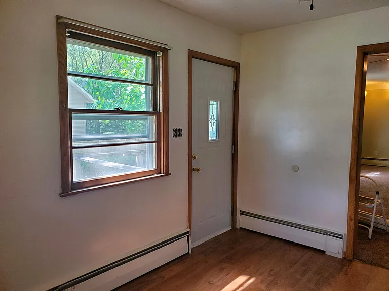 904 W River Rd — Photo 5