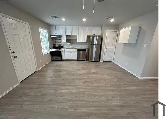 2 bed, 741 sqft, $1,725 — Photo 3