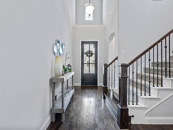 3rd image of 4031 Dewberry Ln