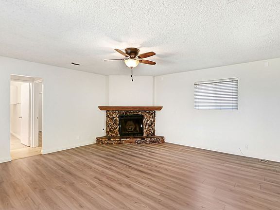4th image of 677 N Tulare Way