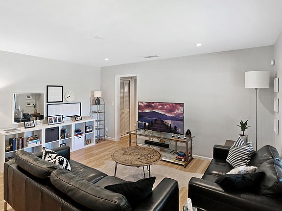 3rd image of 4516 Sussex Ave