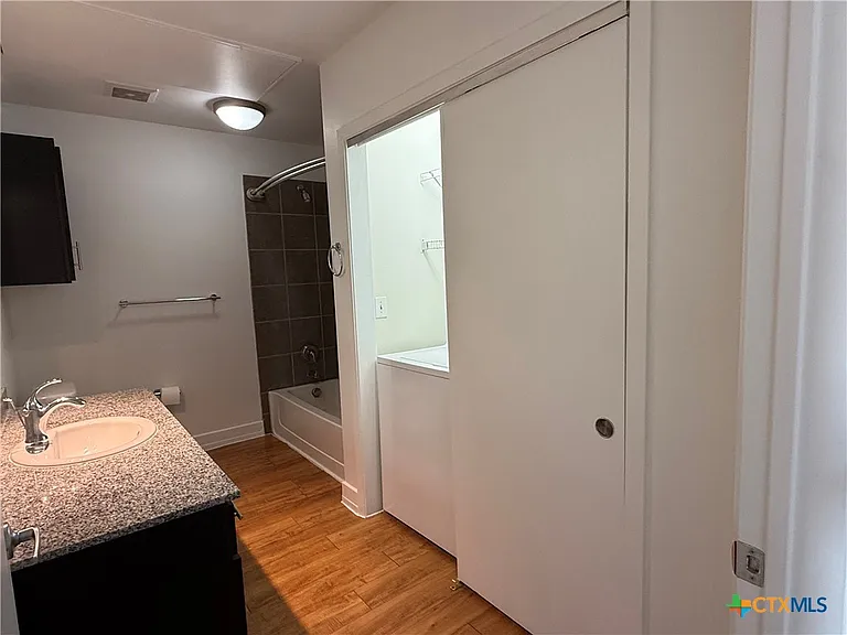 1401 S Flores St #305 — Photo 11