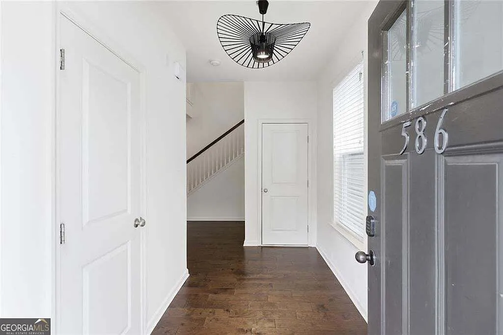 3 bed, 2.5 bath, 2236 sqft, $2,450 — Photo 3