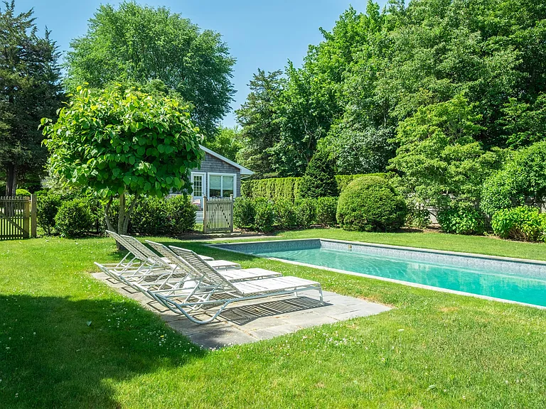 241 Pantigo Rd — Photo 34