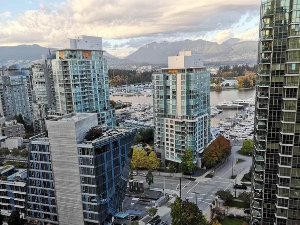 1333 Georgia St W #1304, Vancouver, BC V6E 4V3