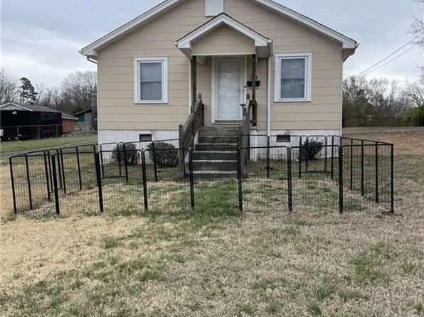 741 Rosedale Dr, Thomasville, NC 27360