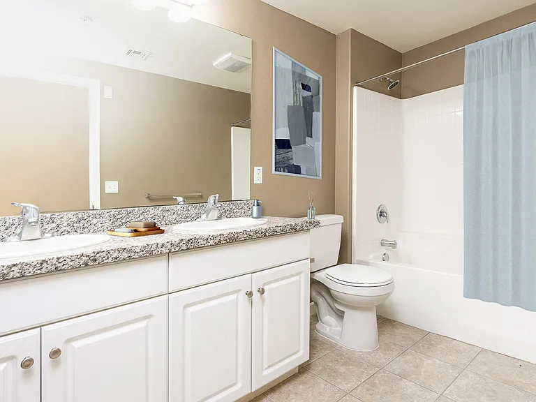 La Verne Village Luxury Apartment Homes — Photo 8